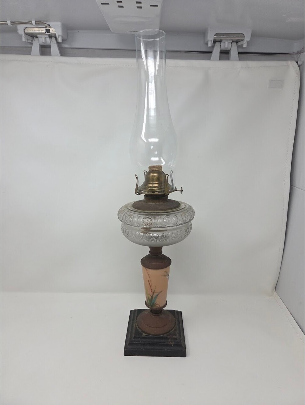 Queen Anne No 2 Oil Lamp With Embossed Clear Font And Painted Column Base